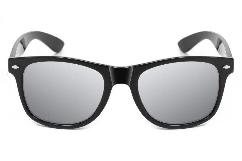 D263M - Classic Silver Mirrored Sunglasses - Image 2